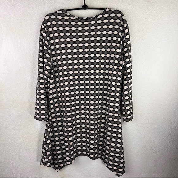 TIANELLO BY STEVE BARRAZA Black, white, gray shark bite tunic. ¾ sleeves scoop - Picture 2 of 5